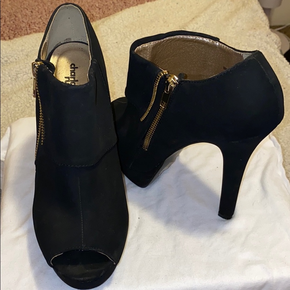Heels with gold zipper, open toe